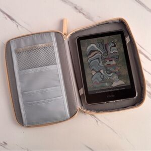 Tan Zipper Kindle Case